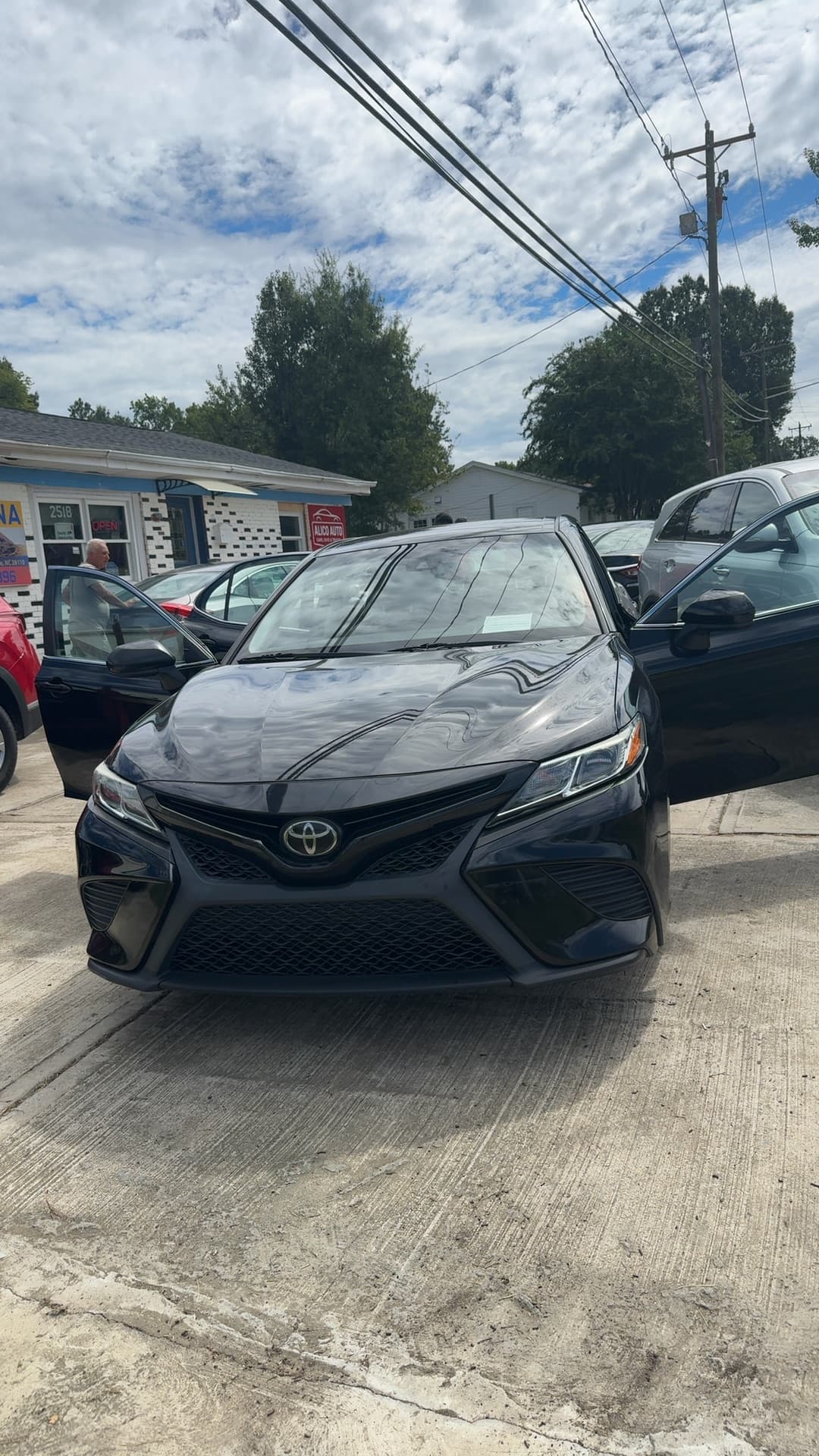 2019 TOYOTA Camry SE